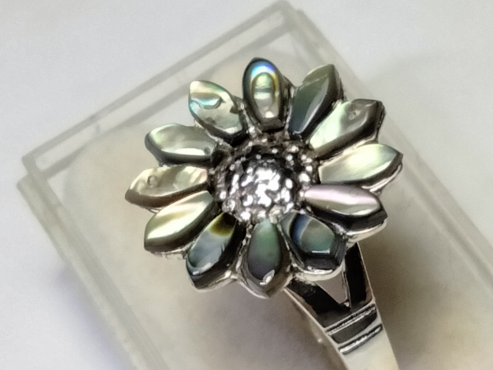 ABALONE SHELL INLAYS IN FLOWER SHAPE STERLING SILVER.925 RING SIZE 9.0-9.25!