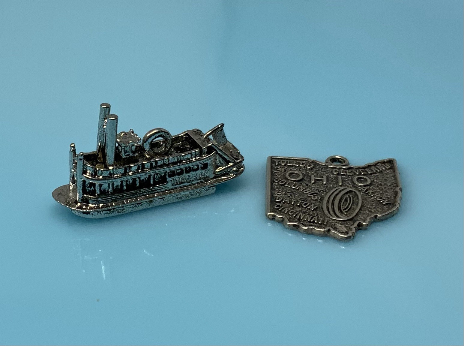 Vintage Kinney Delta Queen Cincinnati Ohio Riverboat Charm State Ohio 7.8g
