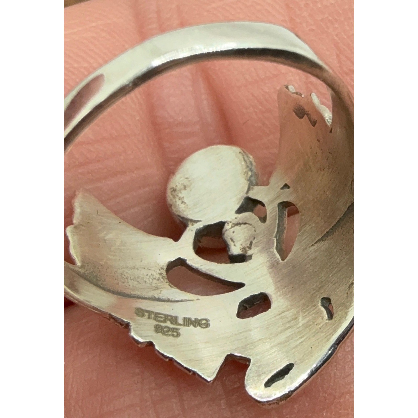 BOLD WINGED STATEMENT Sz 7ish White Buffalo Style Stone Sterling Ring marked 925