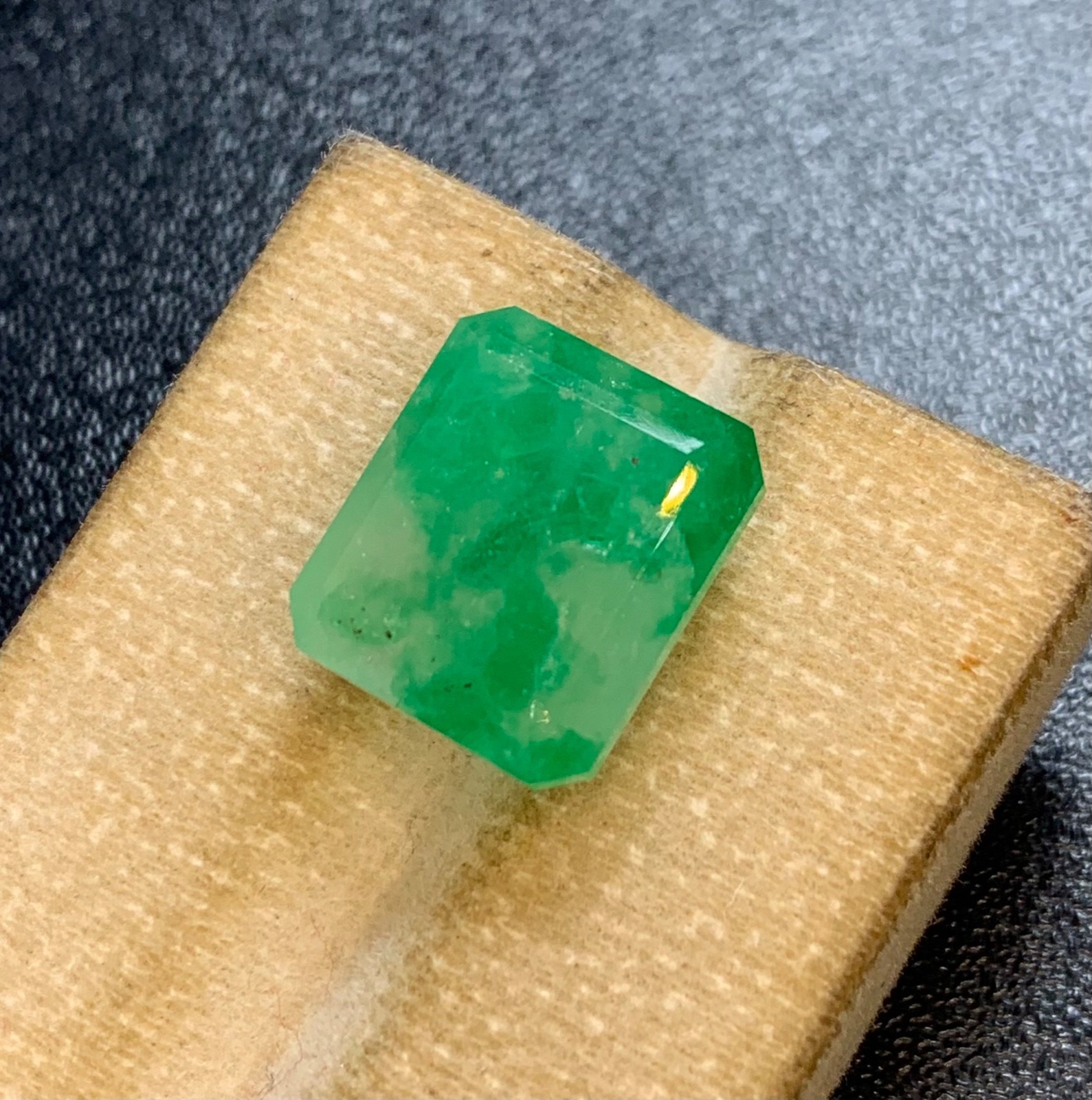 Natural Calcite And Emerald Gemstone,10.40 Crt From Swat
