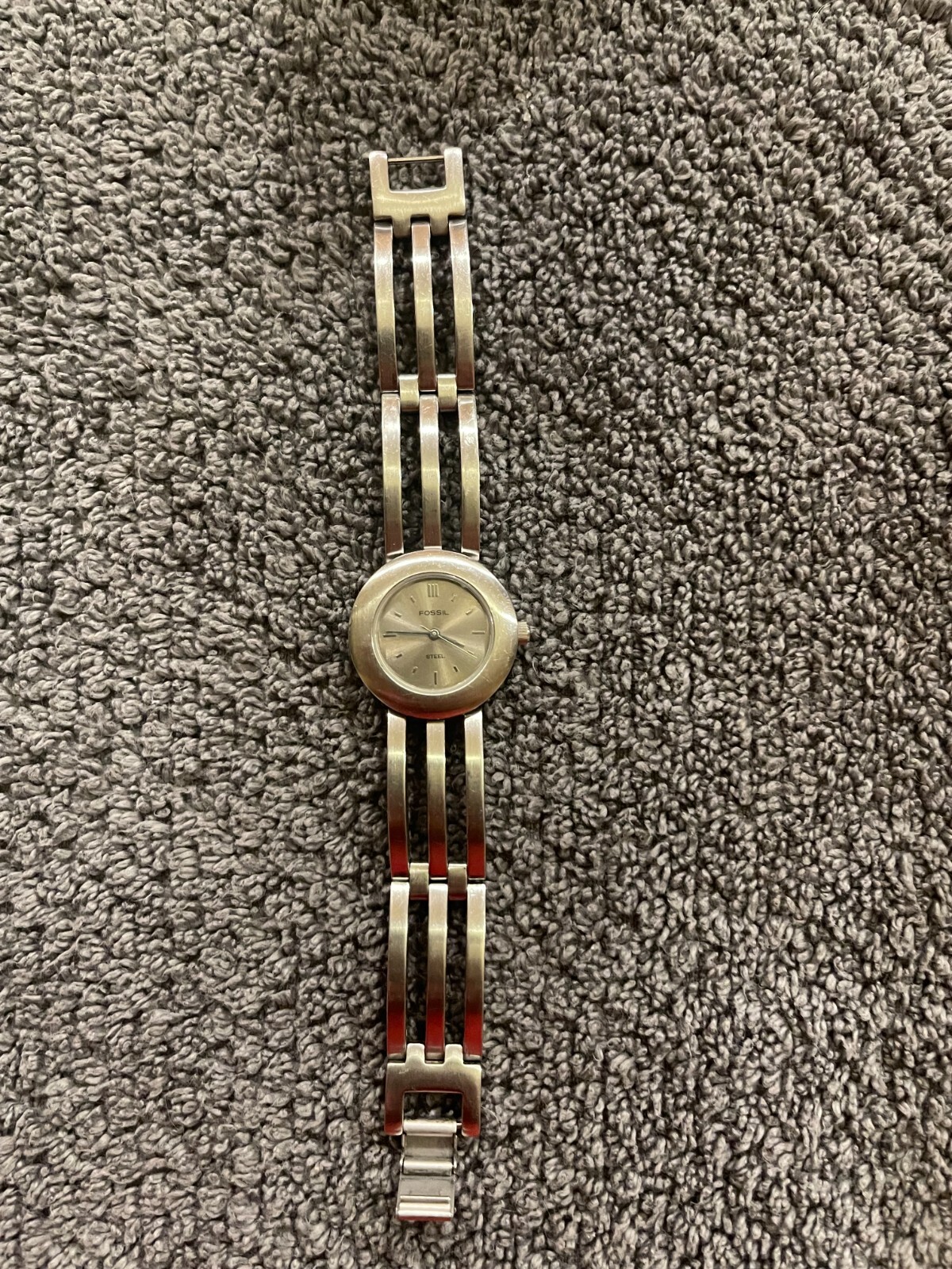 Fossil Steel FS-2603 Solid Stainless Steel Quartz Analog Ladies Watch Sz. 6 1/4″