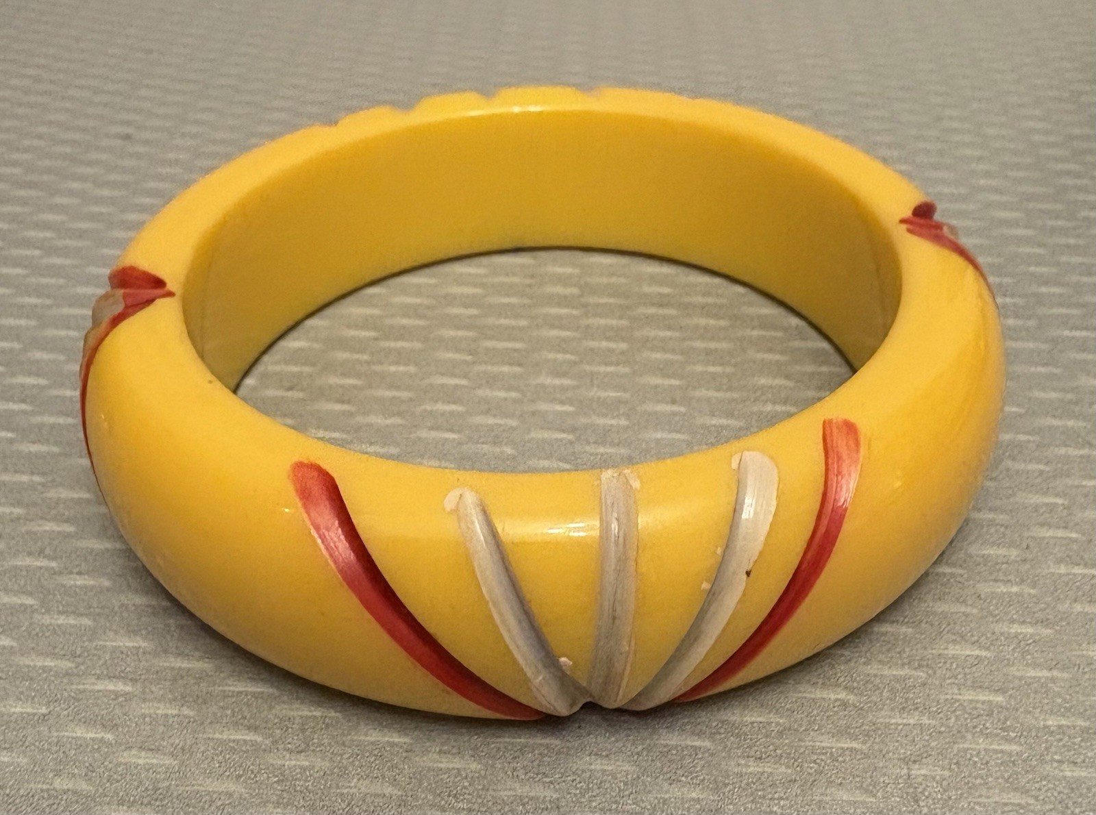 Vintage Egg Yolk Yellow Bakelite Bangle Art Deco Carved Painted Chunky TESTED