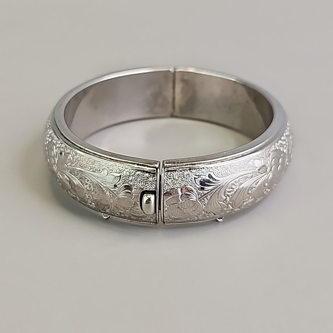 Vintage Etched Bangle Bracelet 14mm Hinged Puffy Silver Tone Push Lock 6.5″