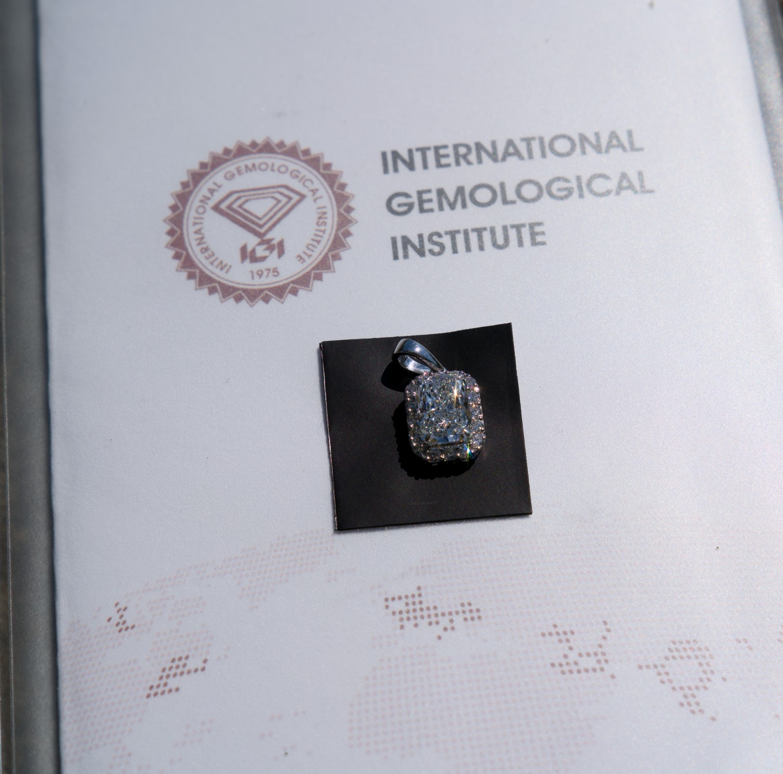 2.22ct LG Diamond Pendant, 14kt White Gold, Halo, IGI Certificate, 1.84ct D/VS2