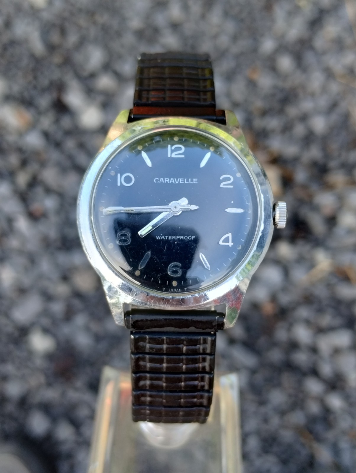 Vintage 1967 Caravel 17j Men’s Waterproof Wrist Watch Black Dial.