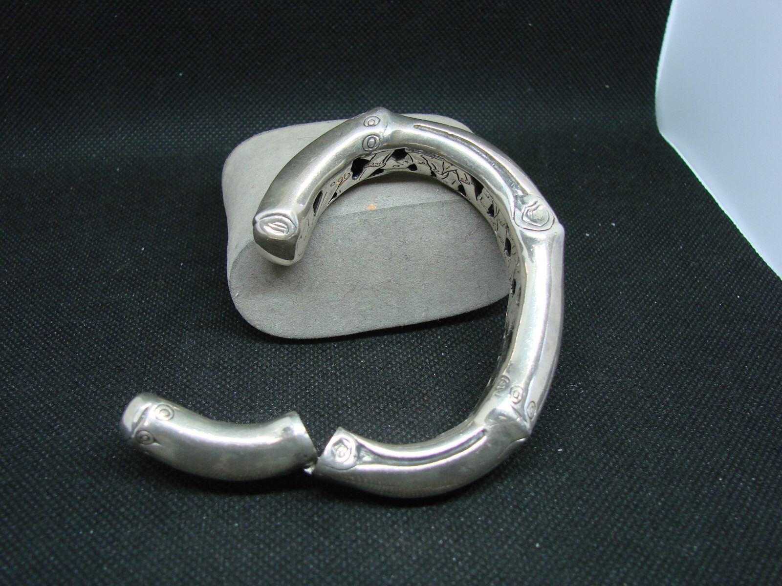 JOHN HARDY Sterling Silver BAMBOO Hinged Cuff Bracelet 2 1/2″ across 93g !