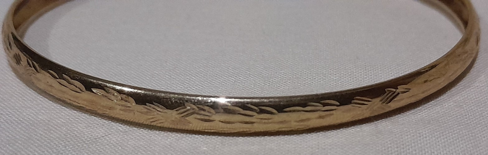 LARGE 9ct Gold ‘ADULT’S EXPANDABLE DIAMOND-CUT’ 8 inch Round BANGLE. 4.90 grams
