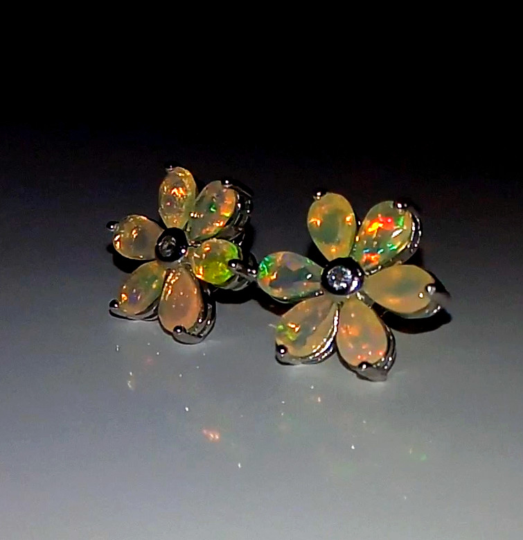 🔥🔥🔥Timeless Beautiful Rainbow FIRE OPAL Flower Silver & Gold Stud Earrings