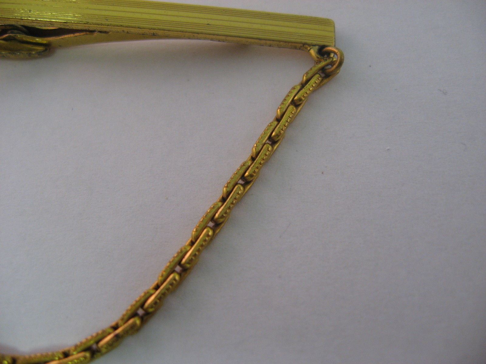 Vintage Gold Tone Men’s Tie Bar Clip w/ Chain Etched Wheat Leaf Design USA Made