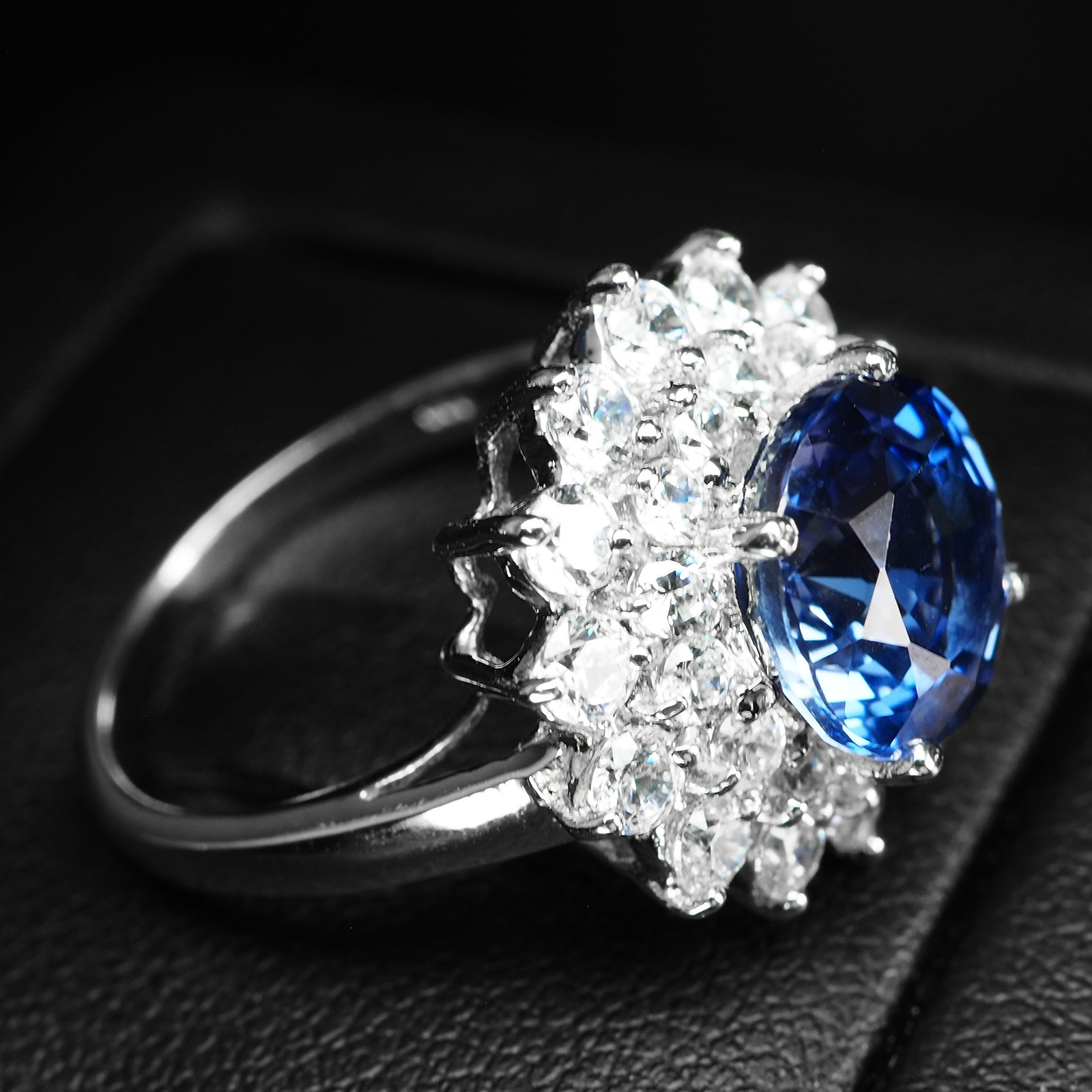 Exquisite Royal Blue Sapphire Round 4.25Ct 925 Sterling Silver White Gold Rings