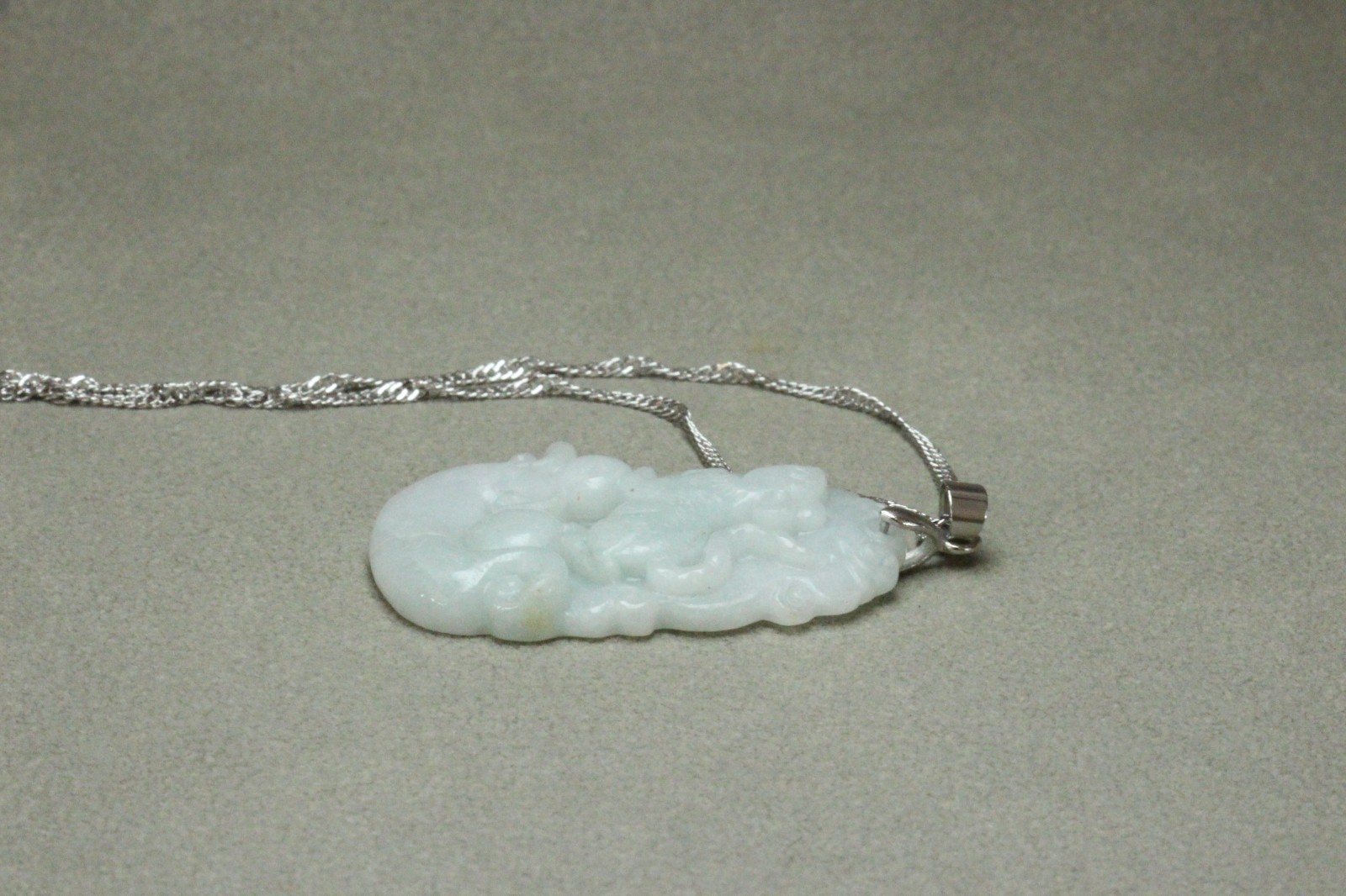 Natural White green A Jadeite jade Hand-Carved Mouse (Chinese Zodiac) Pendant