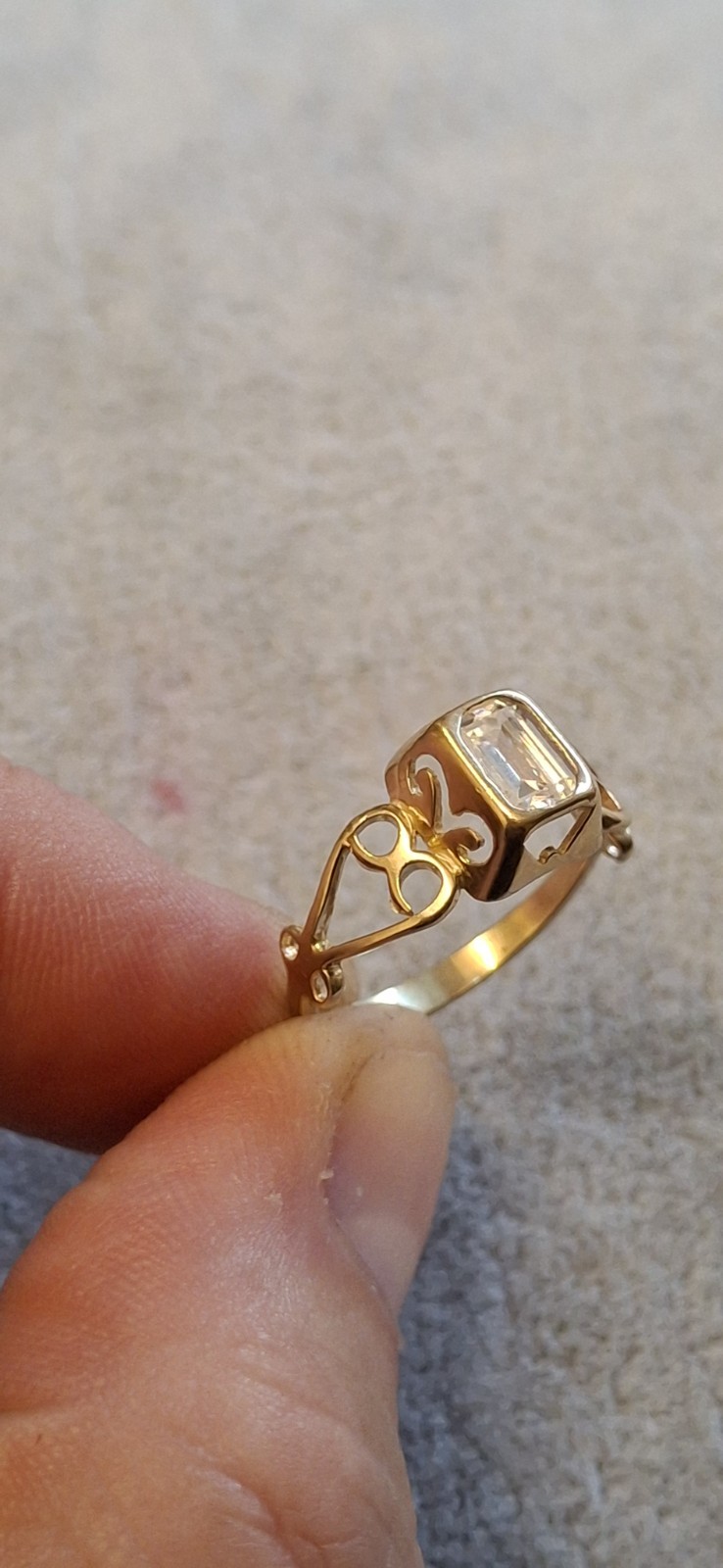9ct Yellow Gold Ring, Stunning, Size N
