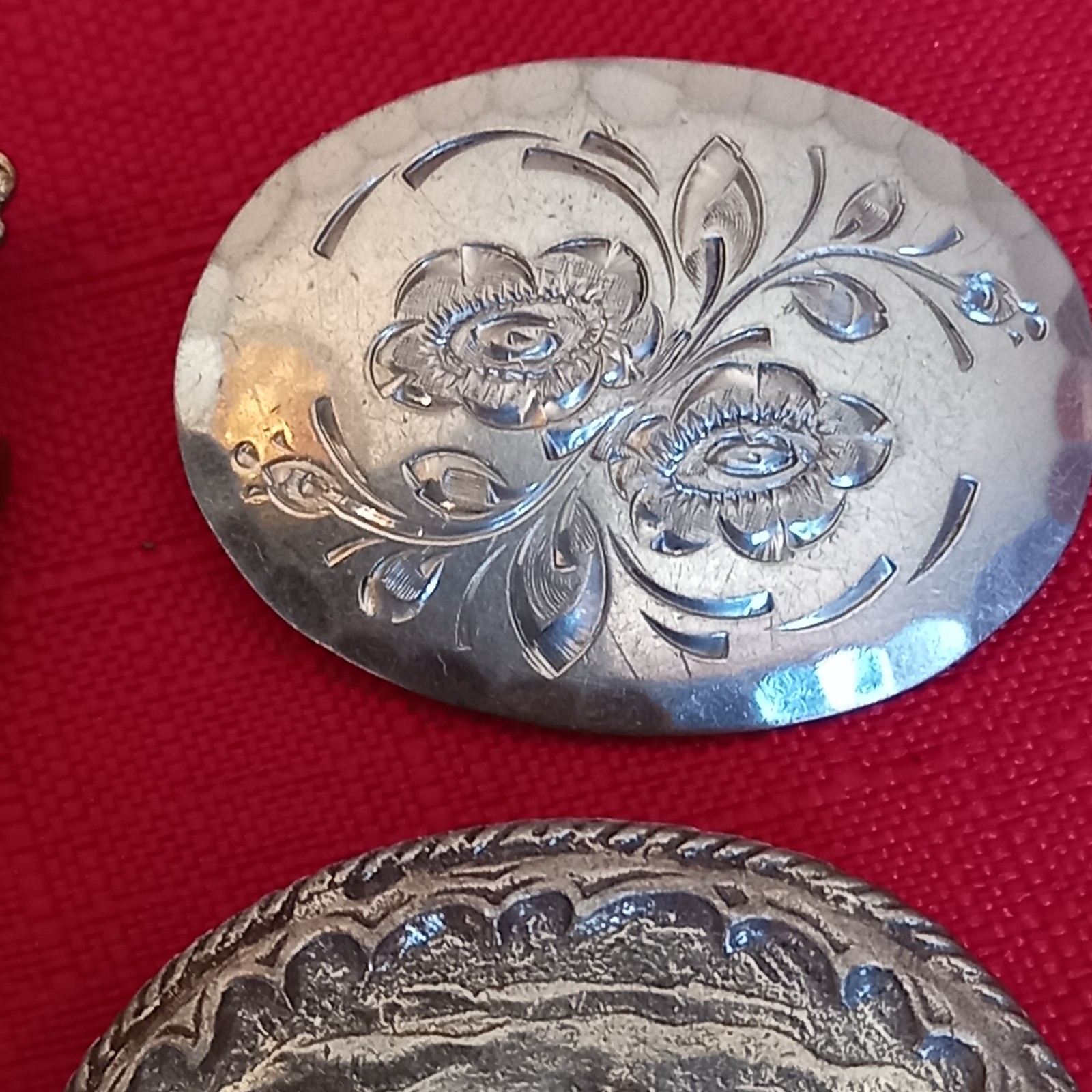 JOB LOT OF ANTIQUE/VINTAGE BROOCHES….IDEAL RESELL