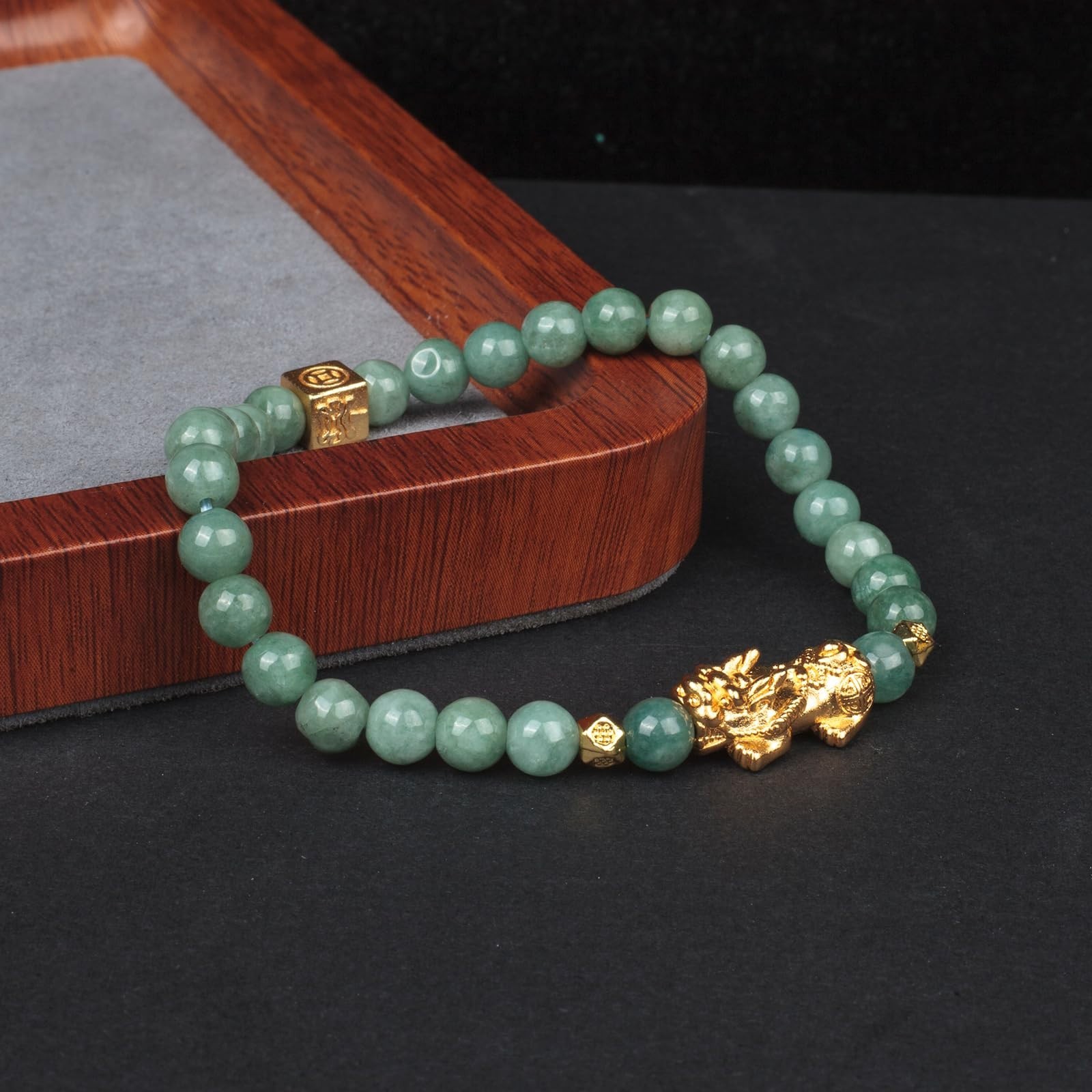 Green Jade Wealth Bracelet for Women – Feng Shui Lucky Charm for Prosperity
