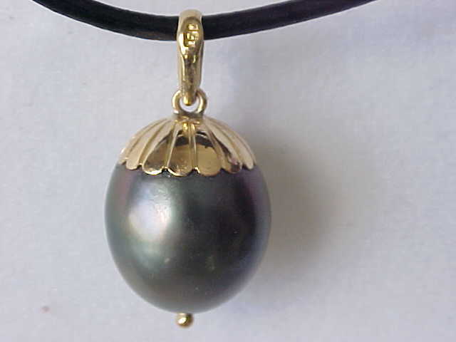 13.7MM X 16MM GENUINE BLACK SOUTH SEA TAHITIAN PEARL PENDANT 18K YELLOW GOLD