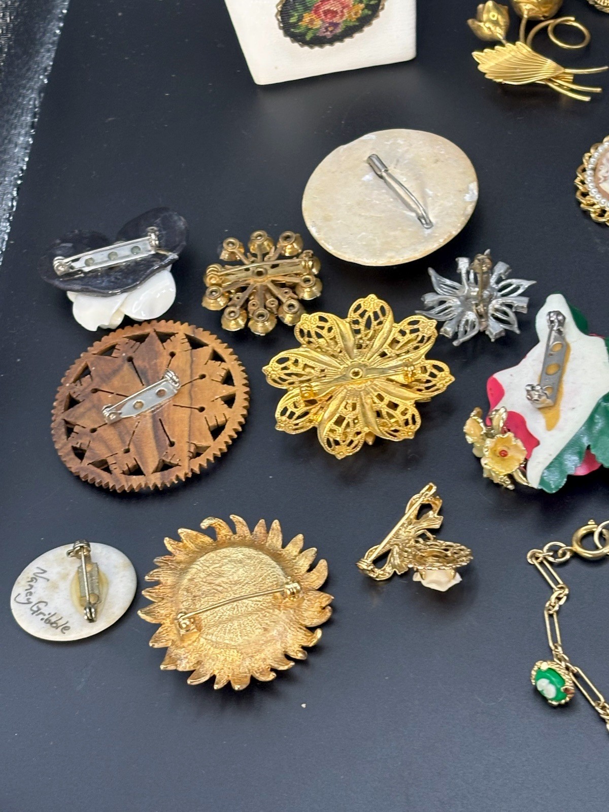 ESTATE VICTORIAN/ Art Deco /MCM WEARABLE Cameos Stick pins old Brooches 40 PCS