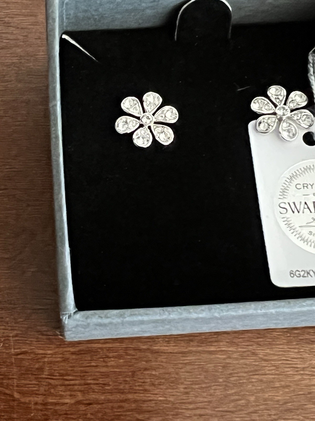 Swarovski Crystal Flower Stud Earrings Silver Tone Daisy NIB 6G2KY759U26EYAKS
