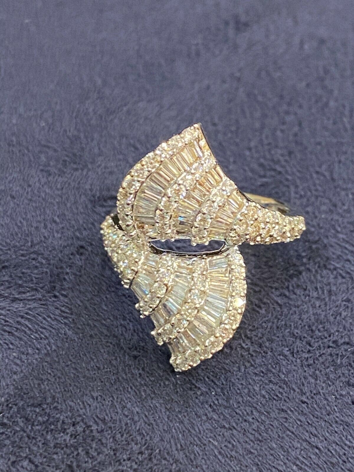 Pave 1.67 Cts Round Baguette Cut Diamonds Engagement Ring In 585 Solid 14K Gold