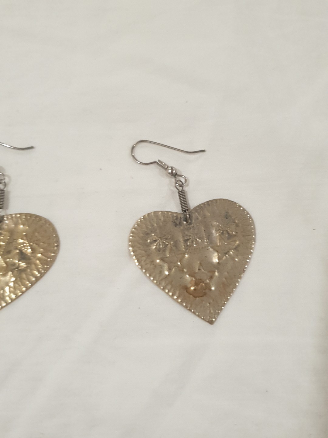 Sweet 1980s stamped metal heart earrings with french hooks Boho Folk-Art EUC