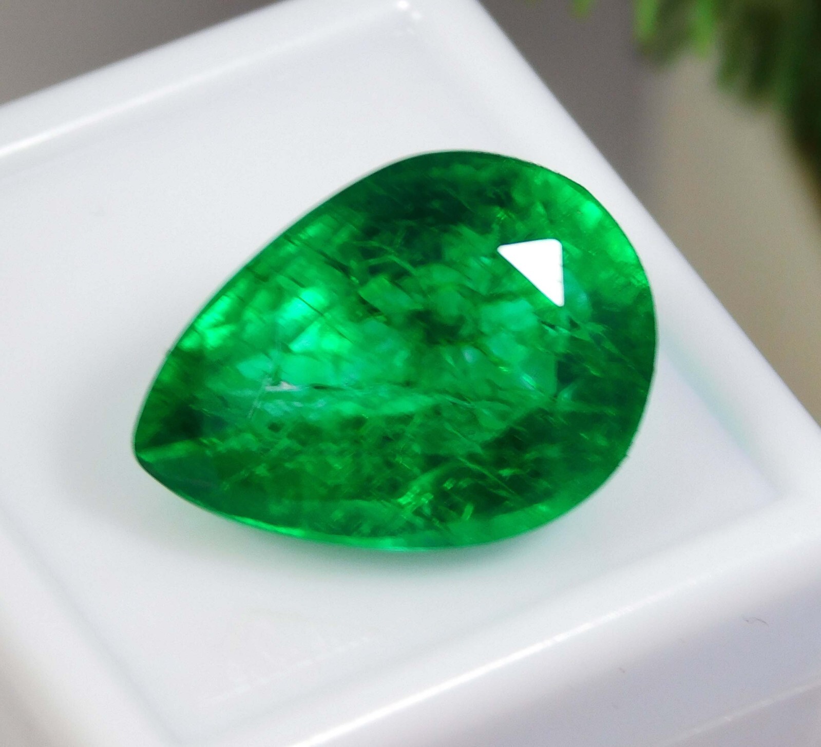 Certified 12.45 Ct Natural Colombian Green Emerald Pear Cut Loose Gemstone