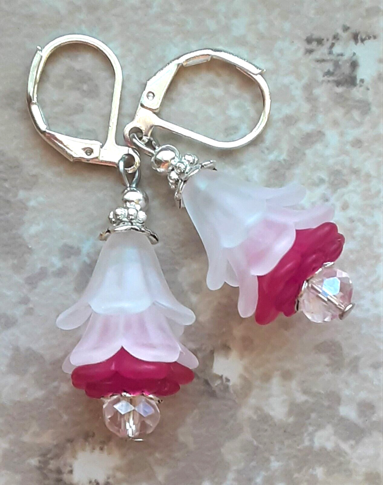 WHITE DARK PINK Acrylic FLOWER Faceted PALE PINK CRYSTAL earring SP LEVERBACK XX