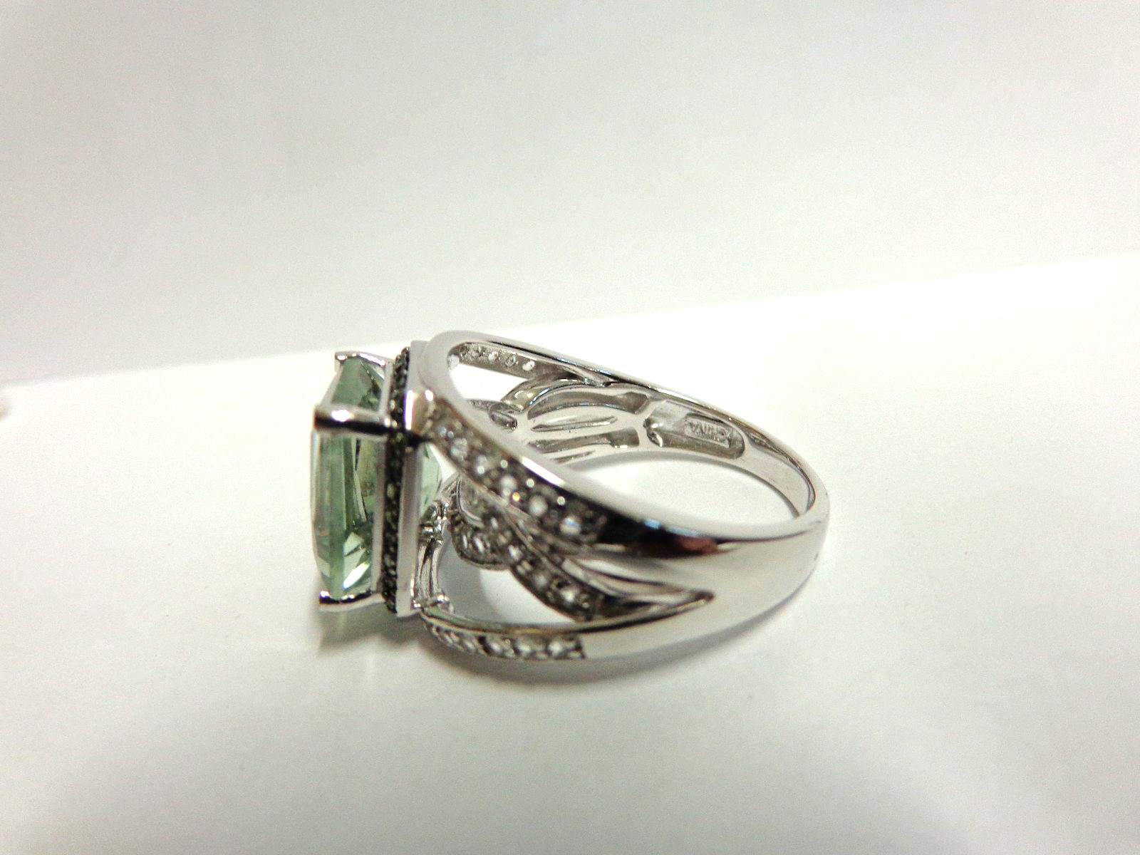 sterling silver ring w/green sapphire type/b/w czs sz 10 wgt 8.3 grams