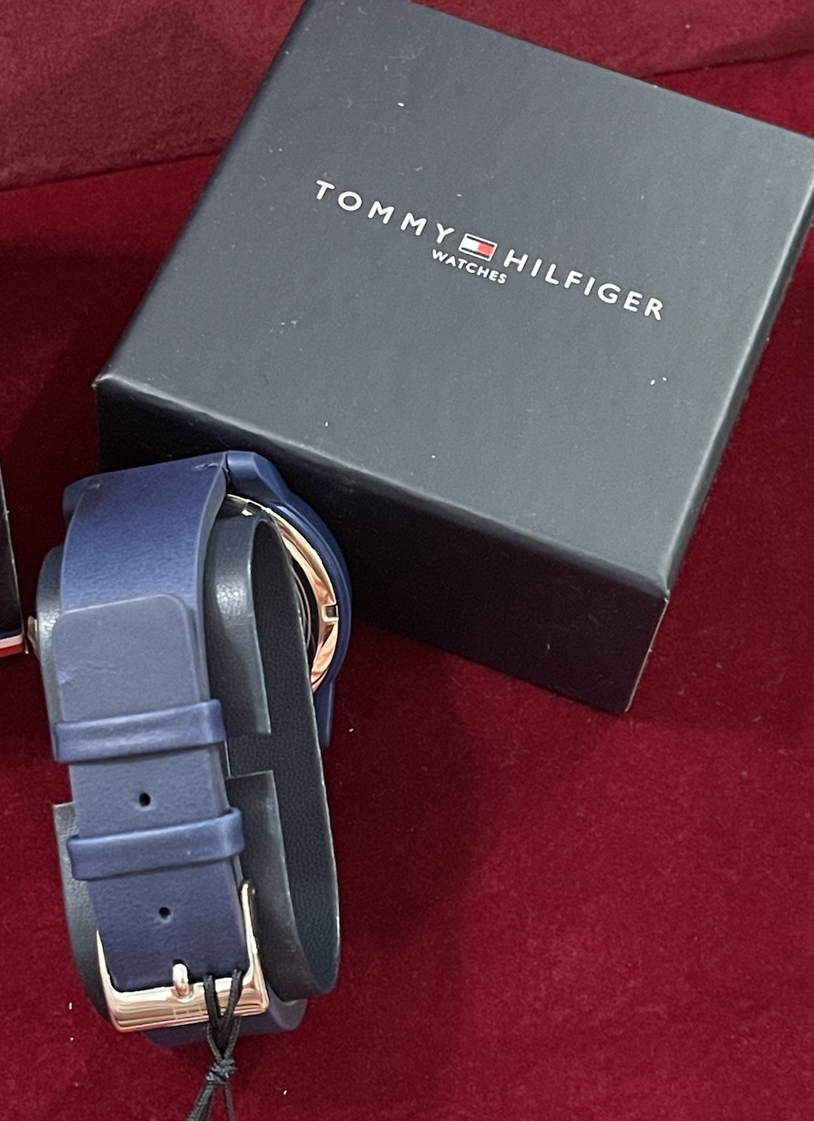 Tommy Hilfiger 1710543 Men’s Denim Navy Dial with Navy Leather Strap Watch, 42mm