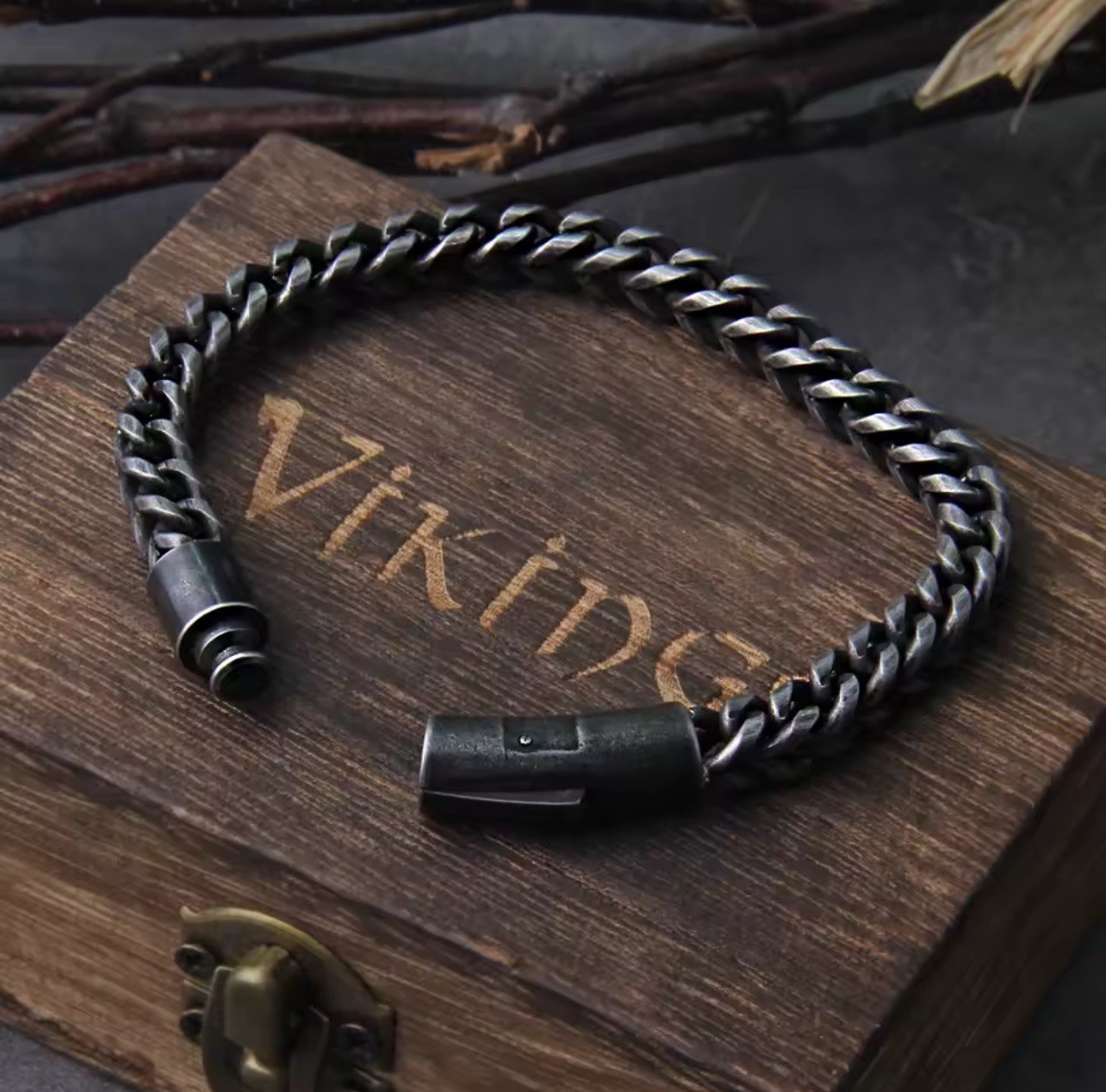 Men’s black and silver stainless steel curb chain bracelet, Viking style, 21 cm.