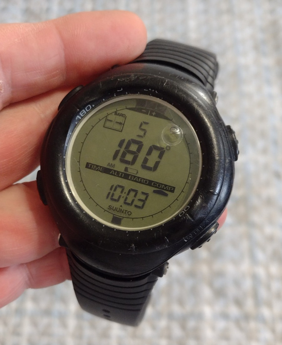 Men’s SUUNTO Digital Outdoor Sport Watch w/ New Battery – Works Great! 2430f