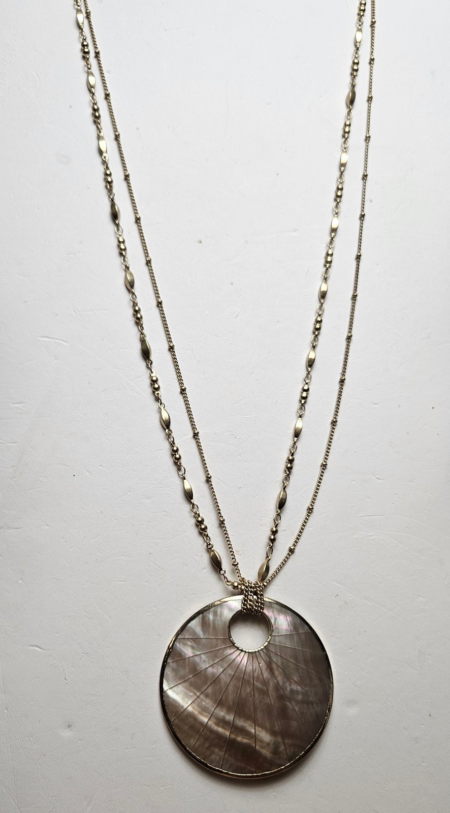 Ellen Tracy Seashell Disc Necklace Inlaid Mother of Pearl