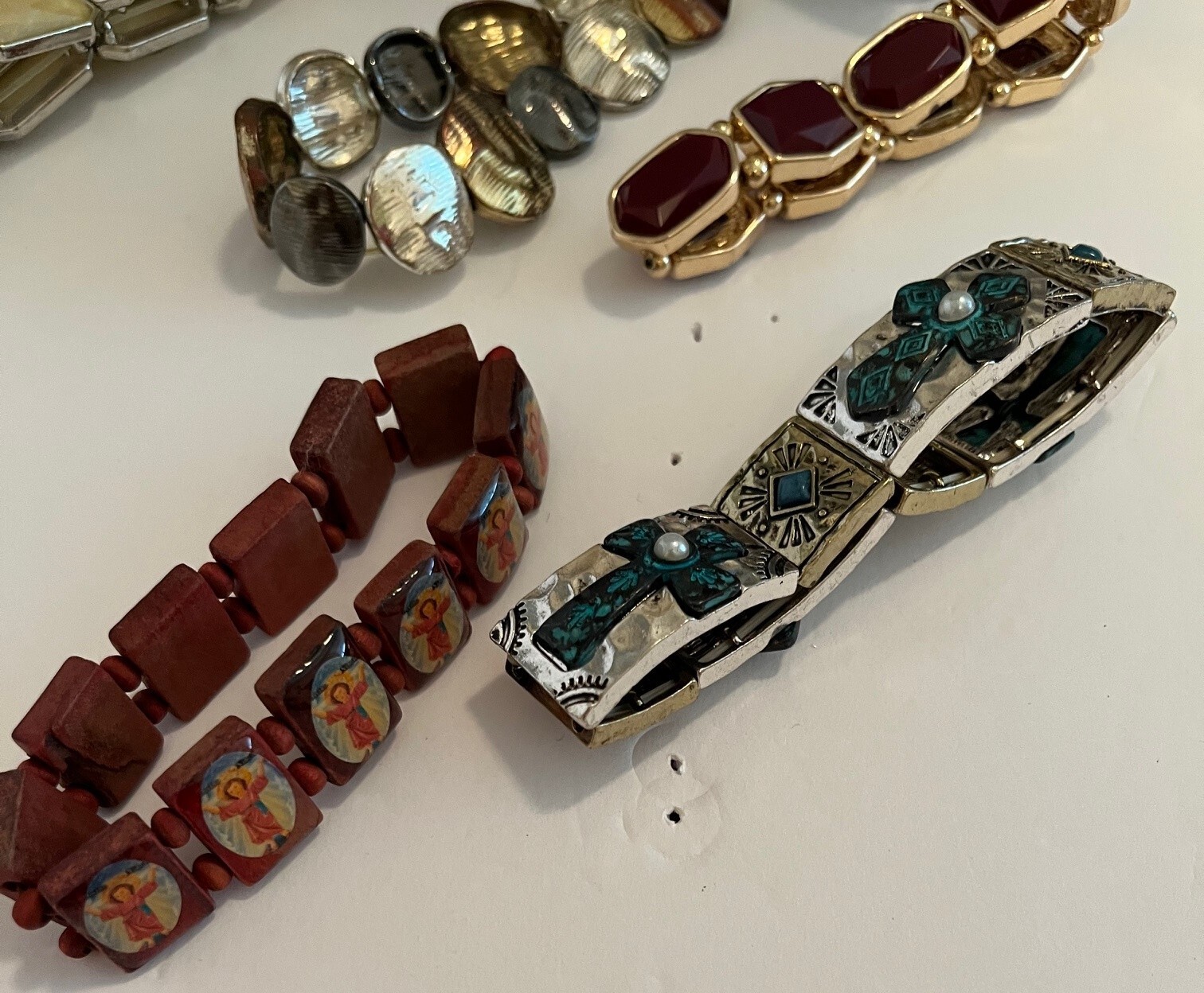 Costume Fashion Shell Faux Stones Stretchy Bracelets Assorted Excellent Lot 4