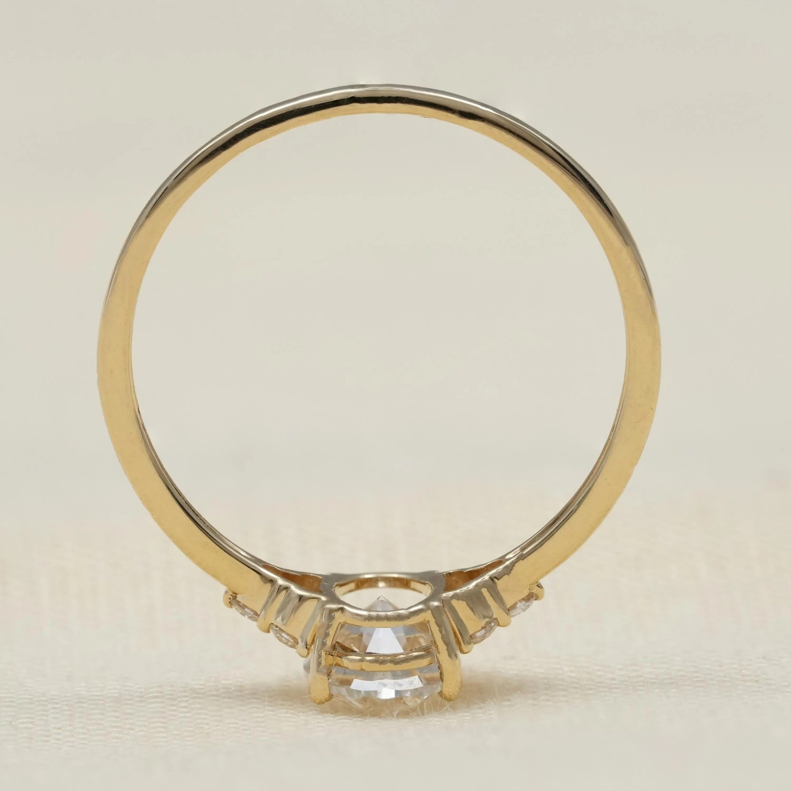 IGI Certified 2.15 Carat F VS1 Oval Lab Grown Diamond Engagement Ring 14k Gold