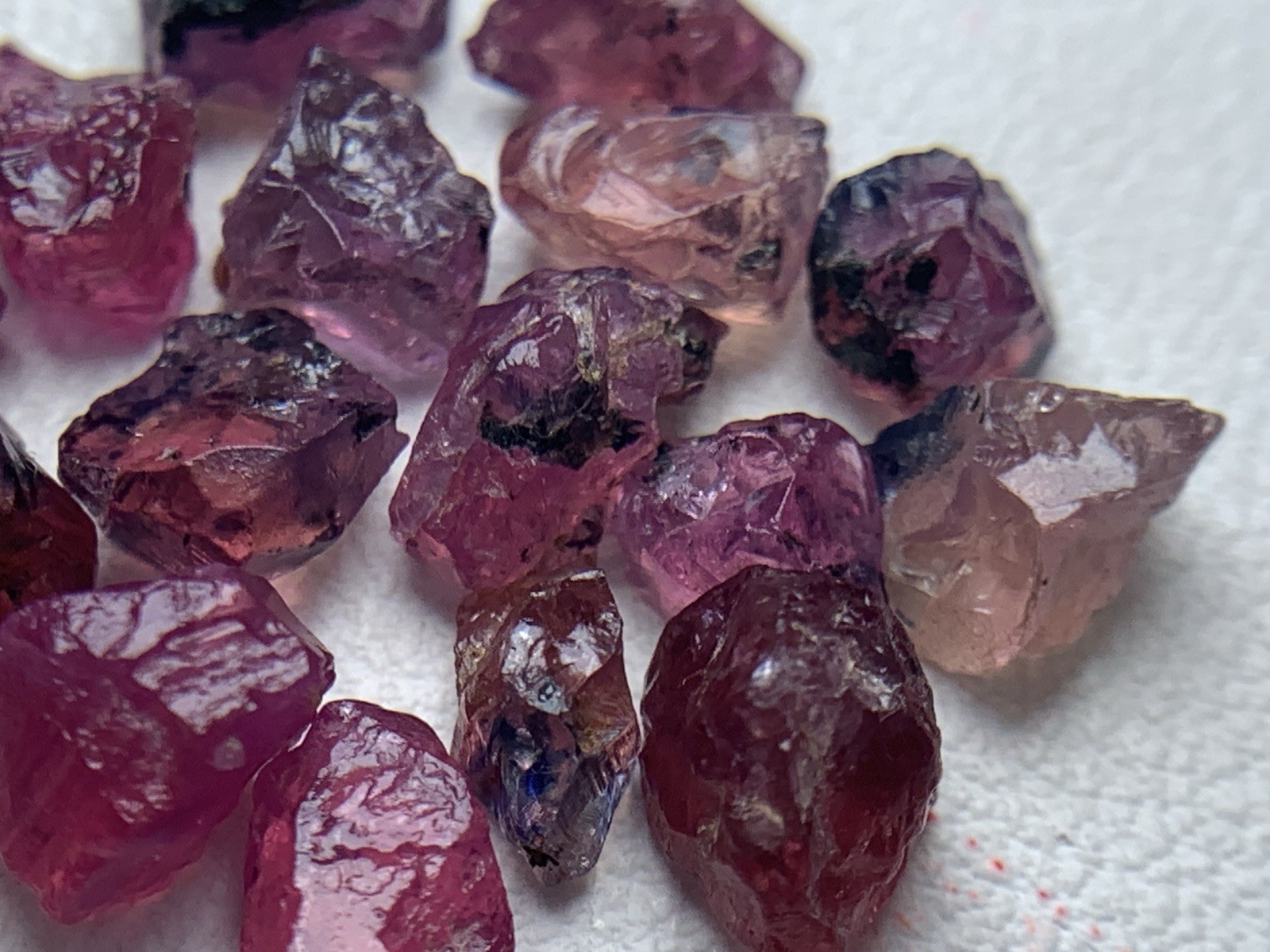 15.10 CRTs Extremely Rare Facet Graf Pink & Blue Color Winza Sapphire Rough Lot