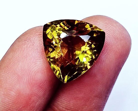 Certified Zultanite Color Changing Trillion Cut 9.60 Ct Loose Gemstone Best sale