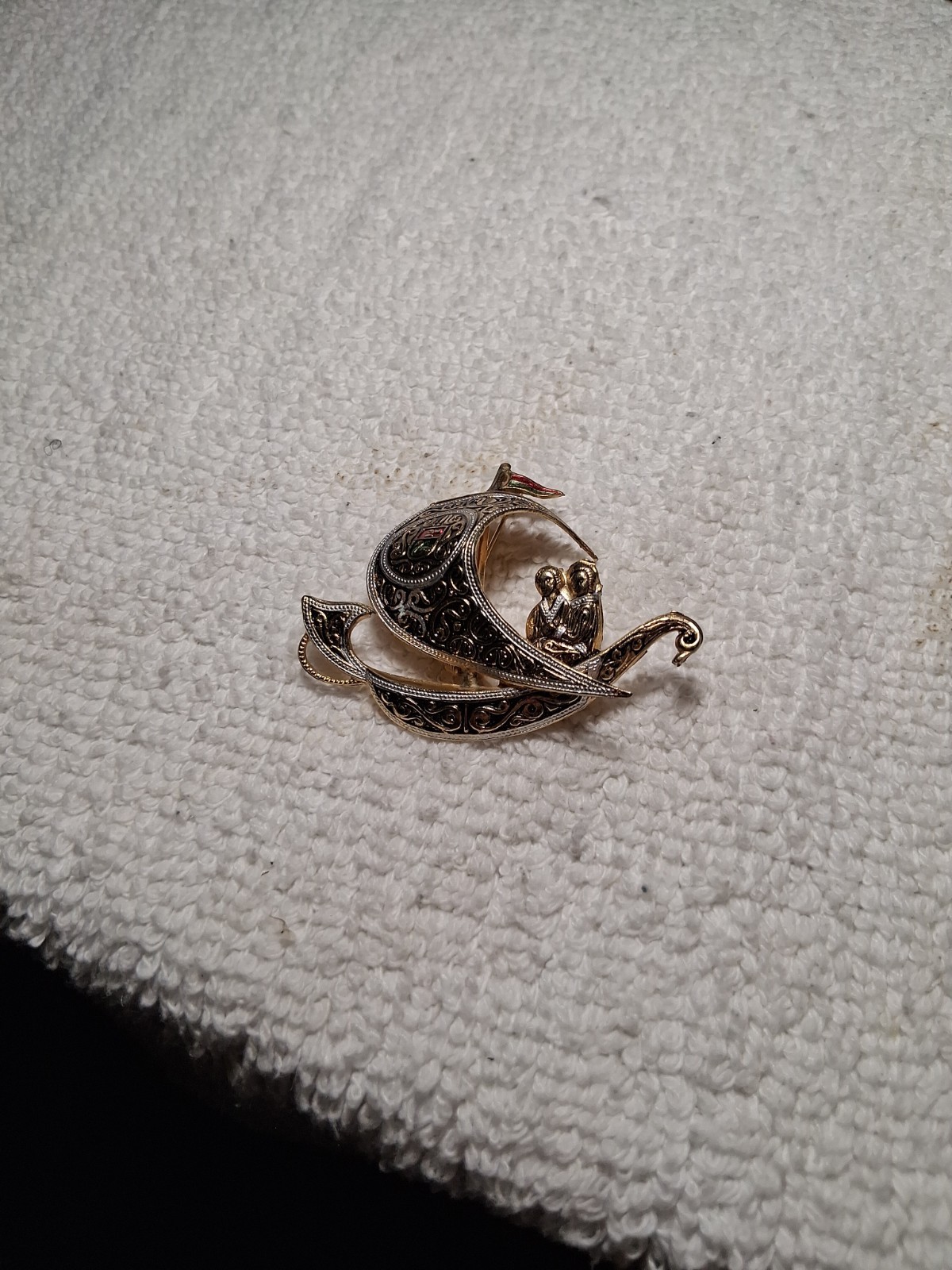 Vintage SPAIN Damascene Couple in a Boat Brooch Pin 7252