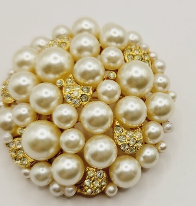 R. MANDLE Pin Brooch Faux Pearls Gold Tone Crystal Accent Vintage
