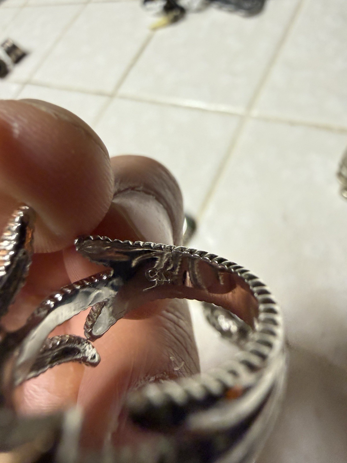 Lot Of 7 Rings Costume Jewelry Several All Different Rings To Fit Any Styles.