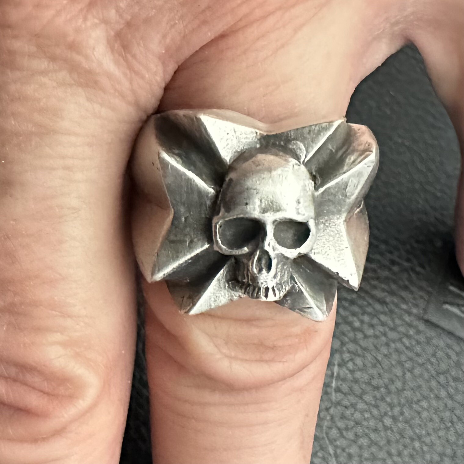 MJG STERLING SILVER.MALTESE CROSS SKULL RING. 21MM SQ. 38 GR. WARHAMMER Sz. 10
