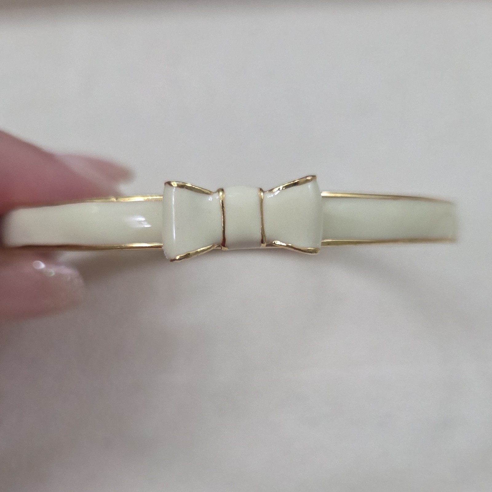 Kate Spade New York Signed Stackable Enamel Bow Bangle Bracelet Gold Green