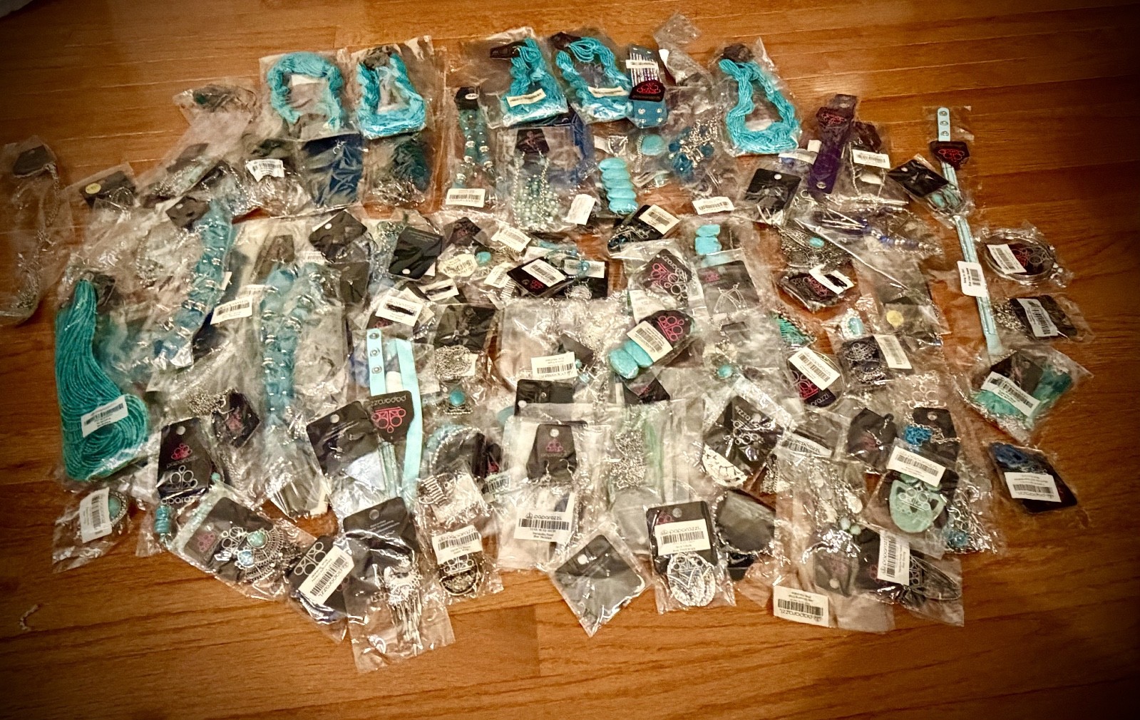 Paparazzi Jewelry lot bulk of 120 pieces (50 cents per piece)