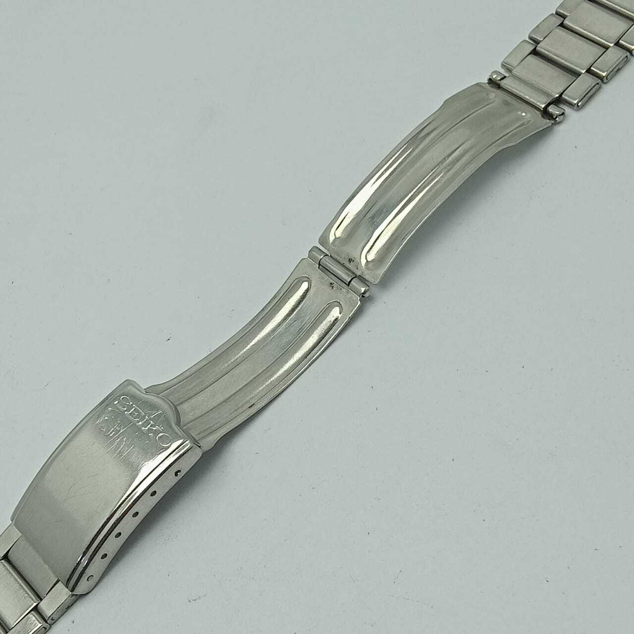 18 mm Seiko Z1028 Stainless Steel Vintage Watch 7009-8830 Bracelet KSF62ARL2