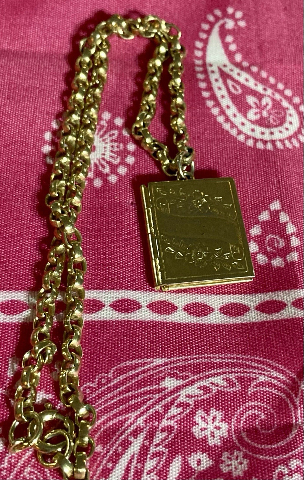 Vintage GoldTone Book Locket Pendant Floral Engraved Photo Album Charm 14”Chain