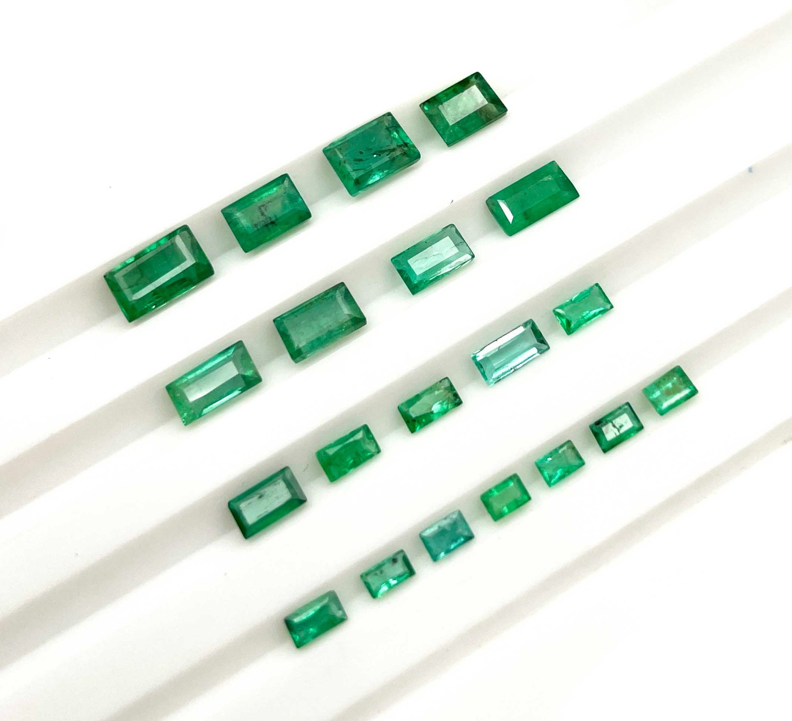 Natural Emerald Baguette Cut Loose Gemstone Lot 13-16 Pcs 2*3-4*6 MM 3 CT