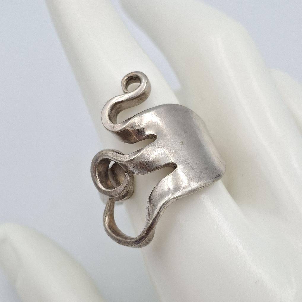 Vintage Victor & Co International Silver Plated Handmade Curled Tine Fork Ring 9
