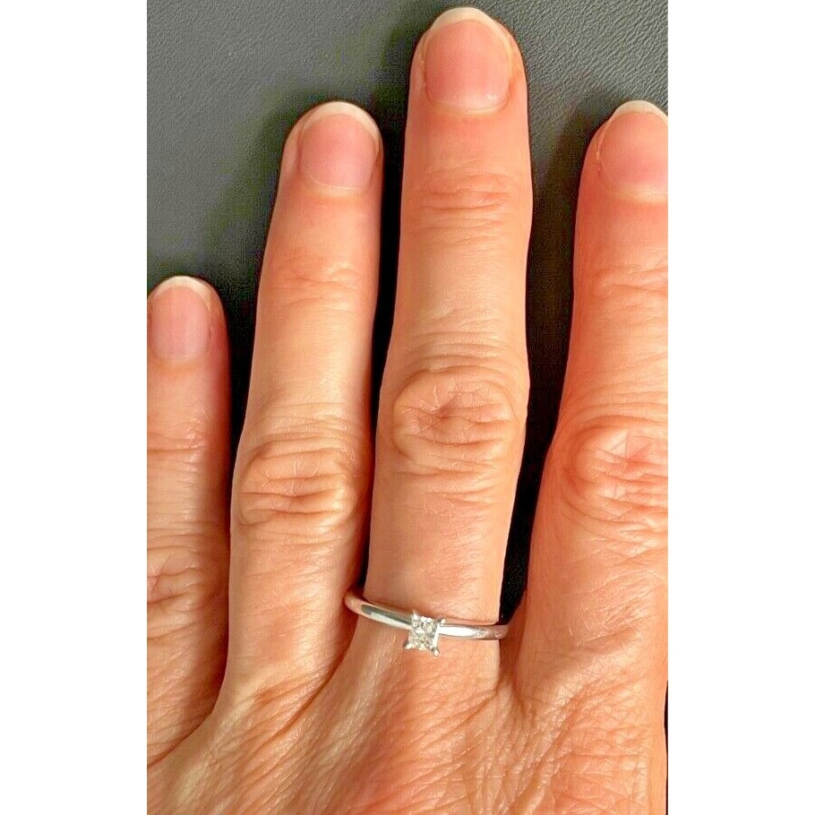WHITE GOLD & 0.2 CARAT DIAMOND ENGAGEMENT RING SIZE 6.75 SKY
