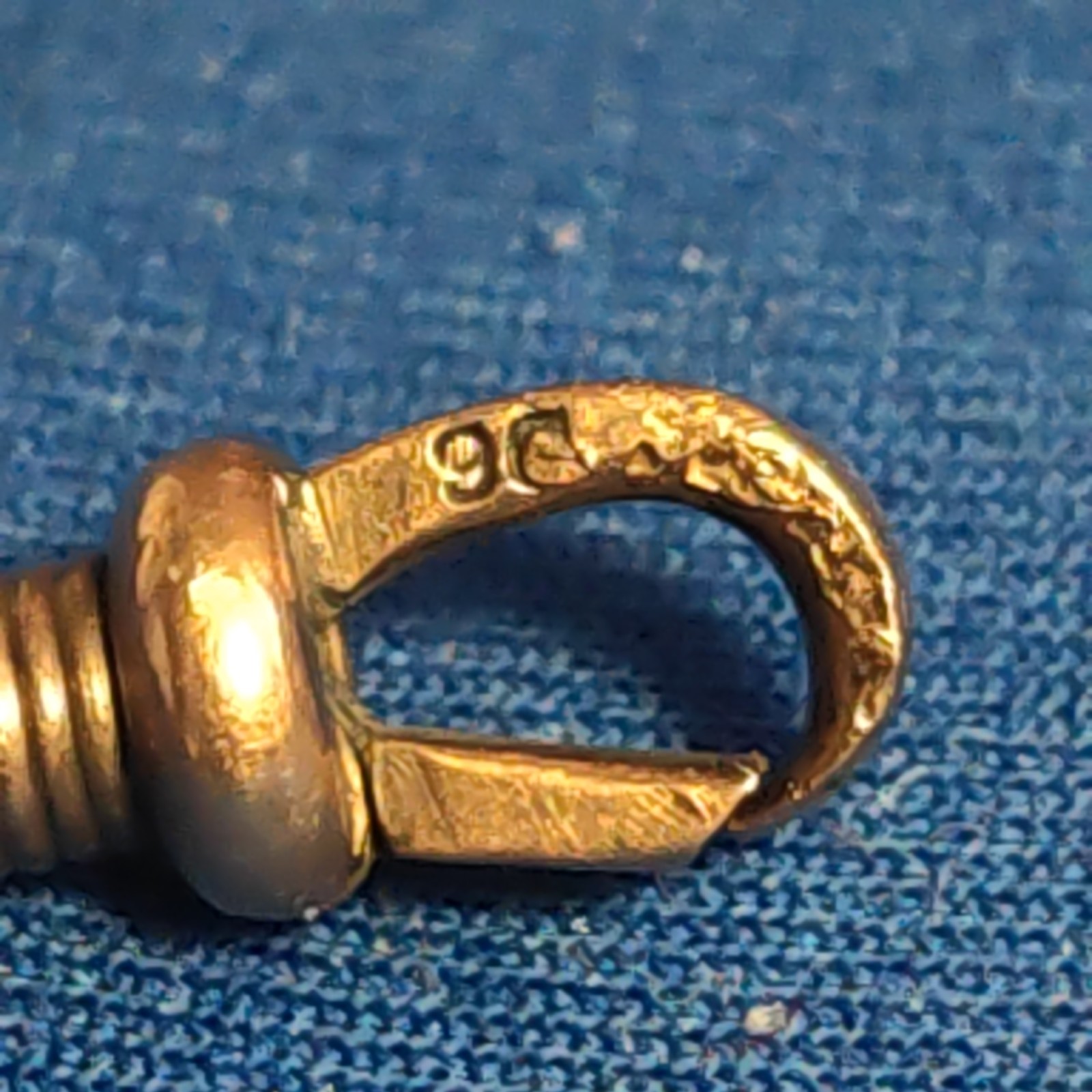Hallmarked 9ct Yellow Gold Dog Clip In Working Order 1.5g