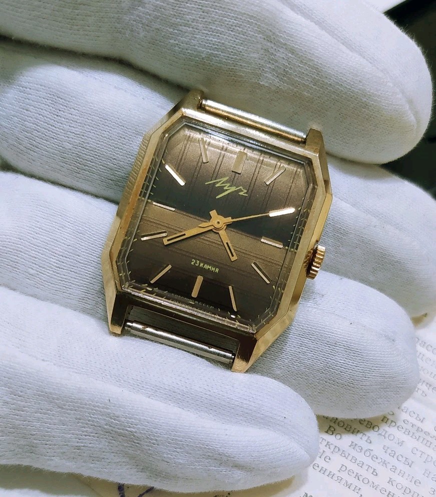 NOS. Luch 2209 Gold Plated AU10 Vintage Original Soviet Classic Luxury Watch