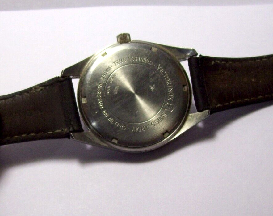 Victorinox Swiss Army Genuine Military Field Mens Watch w/Date Looks & Runs Nice