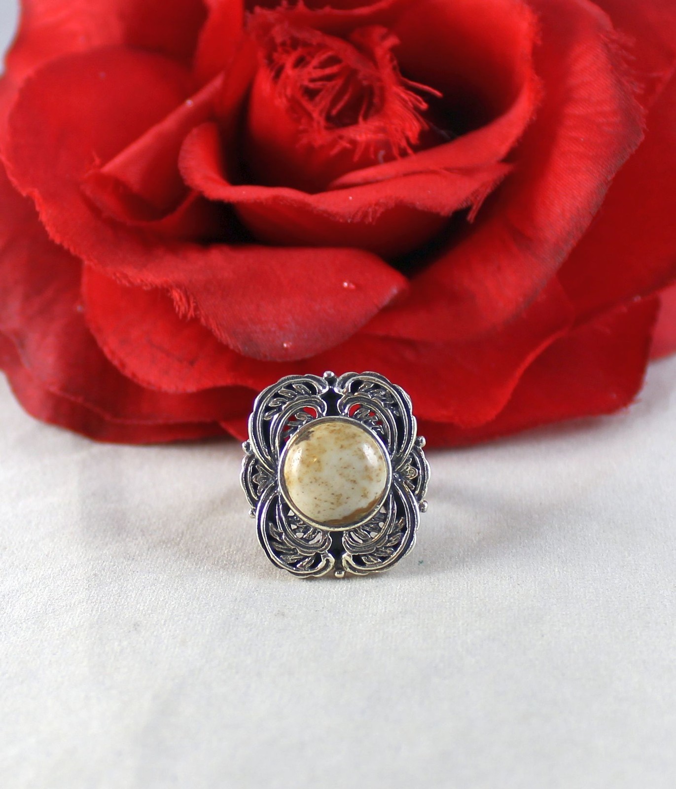 Sterling Silver Cream Gemstone NK 7.83g Ring Size 6 CAT RESCUE