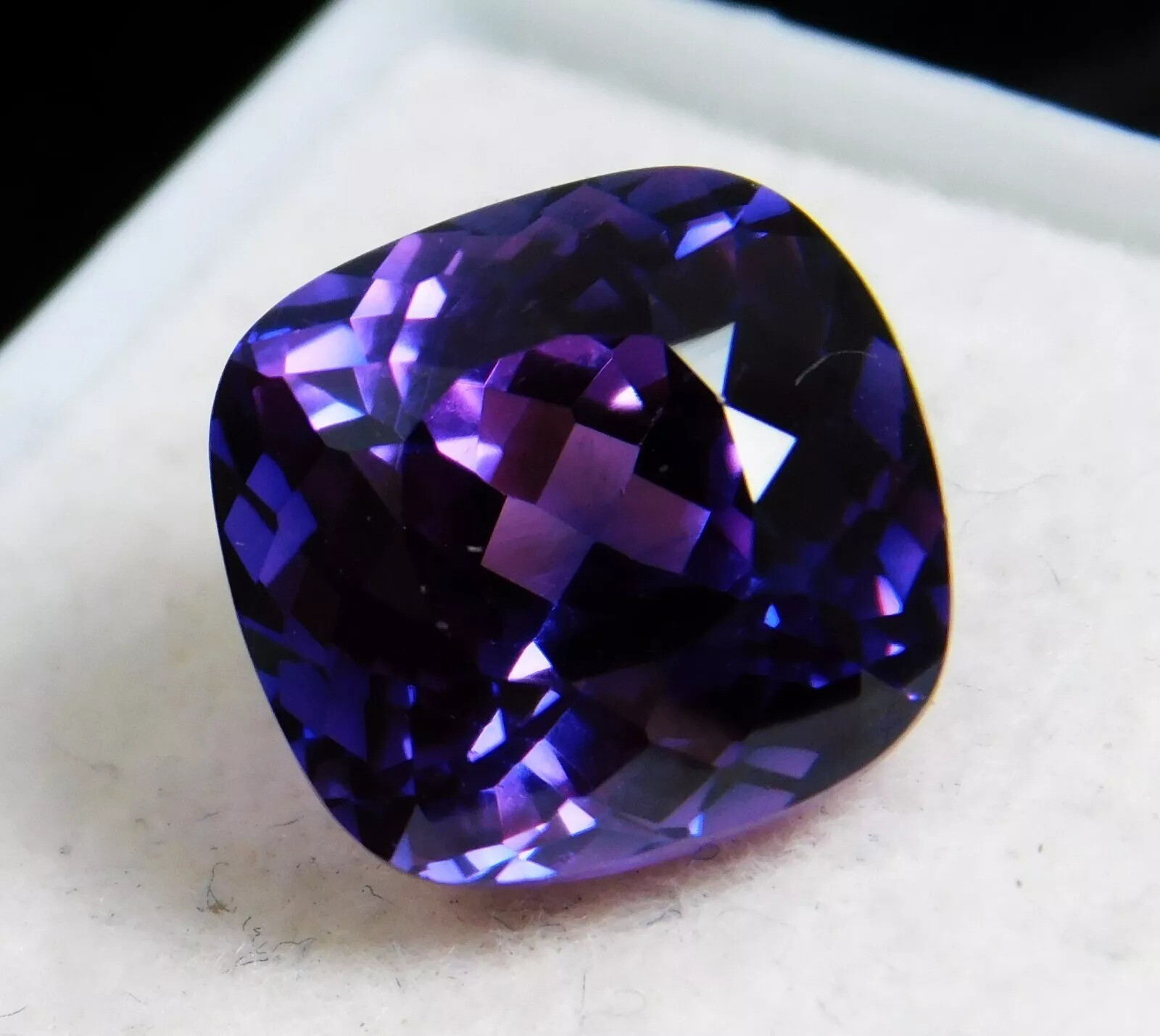Purple-Blue Color-Change Sapphire Certified 7-9 Ct Natural Cushion Cut Gemstone